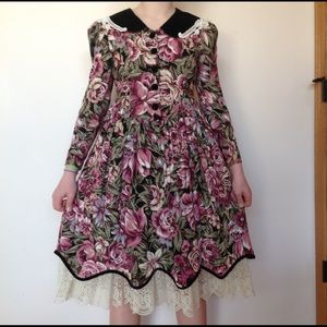 SOLD Vintage floral dress velvet collar long sleeves